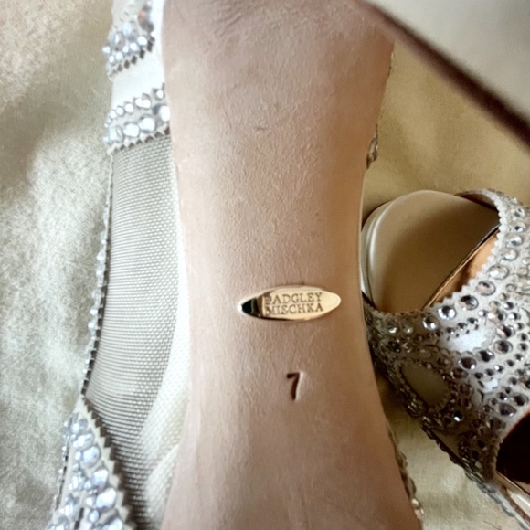 Badgley Mischka | NIB Witney Crystal Embellished Satin Stiletto | Ivory - Picture 7 of 16